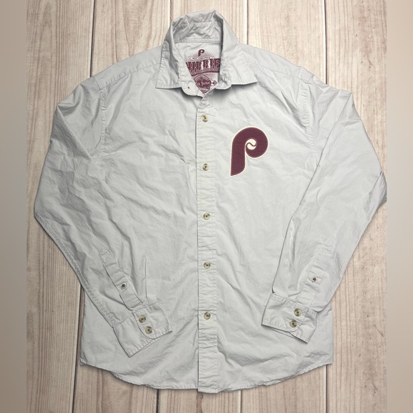 Red Jacket Philadelphia Phillies MLB Medium Long Sleeve Button Up Logo Patch - Picture 1 of 6